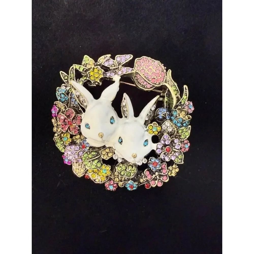 2.5" UNSIGNED HEIDI DAUS STYLE CRYSTAL EASTER BUNNY RABBITS FLORAL WREATH BROOCH